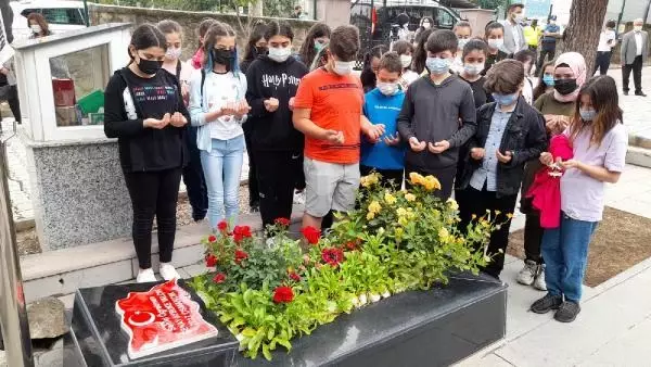 Şehit öğretmen Şenay Aybüke Yalçın, vefatının 4. yılında kabri başında anıldı