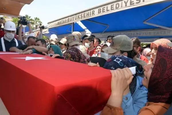Son dakika: Şehit Jandarma Uzman Çavuş Adil Yılmaz, son yolculuğuna uğurlandı