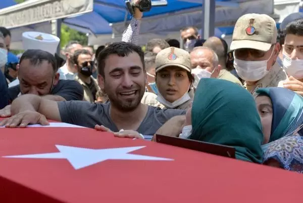Son dakika: Şehit Jandarma Uzman Çavuş Adil Yılmaz, son yolculuğuna uğurlandı