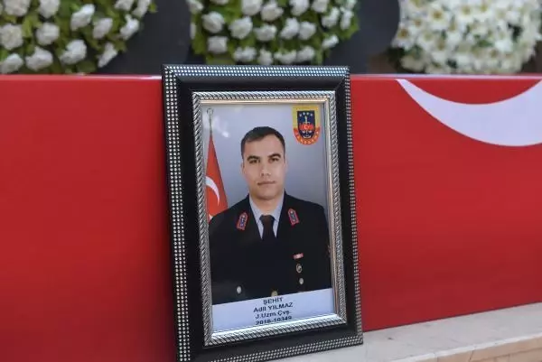 Son dakika: Şehit Jandarma Uzman Çavuş Adil Yılmaz, son yolculuğuna uğurlandı