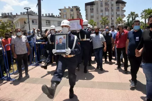 Son dakika: Şehit Jandarma Uzman Çavuş Adil Yılmaz, son yolculuğuna uğurlandı