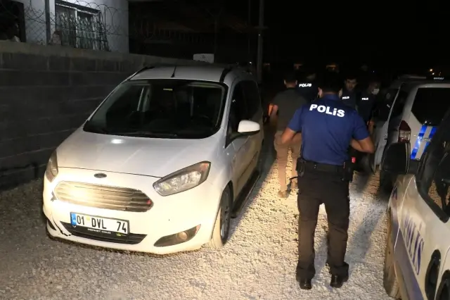 Son dakika haberleri | Silahlı kavgaya giderken polise denk gelen şahısların kaçışı kısa sürdü Son dakika haberleri | Silahlı kavgaya giderken polise denk gelen şahısların kaçışı kısa sürdü