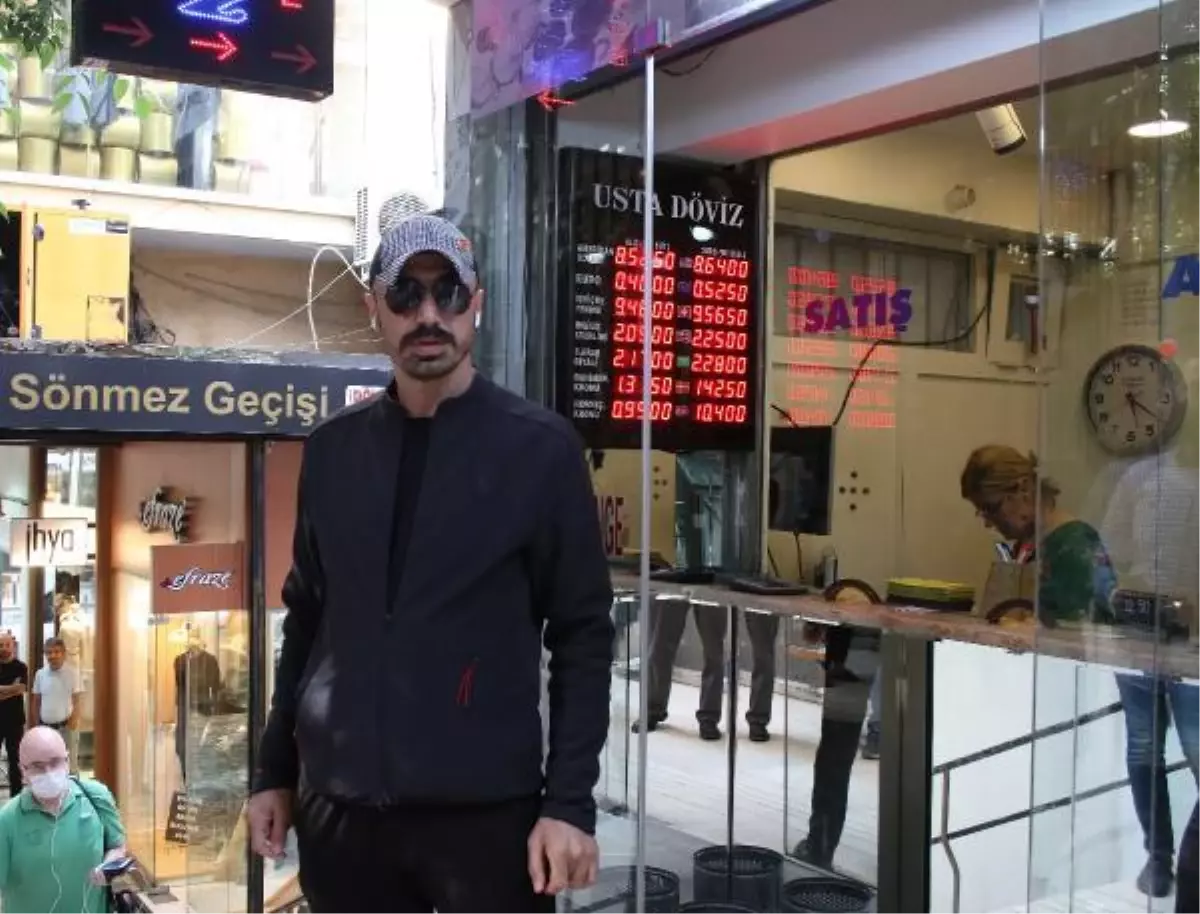 ŞİŞLİ'DE DÖVİZ BÜROSUNU SOYMAK İSTEYEN ŞÜPHELİYİ İŞ YERİ SAHİBİ YAKALADI