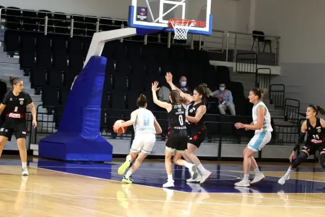 Turgutlu Belediye Kadın Basketbol 2'de 2 yaptı Turgutlu Belediye Kadın Basketbol 2'de 2 yaptı