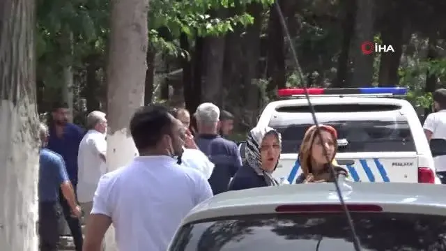 Adli Tıp önünde gazeteciye çirkin saldırı Adli Tıp önünde gazeteciye çirkin saldırı