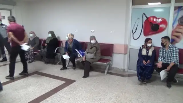 Afyonkarahisar'da Covid-19 aşısına yoğun ilgi Afyonkarahisar'da Covid-19 aşısına yoğun ilgi