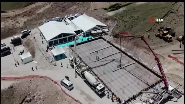 Ağrı'da 1.2 milyar dolarlık altın, 2.8 milyon dolarlık gümüş rezervi bulundu Ağrı'da 1.2 milyar dolarlık altın, 2.8 milyon dolarlık gümüş rezervi bulundu