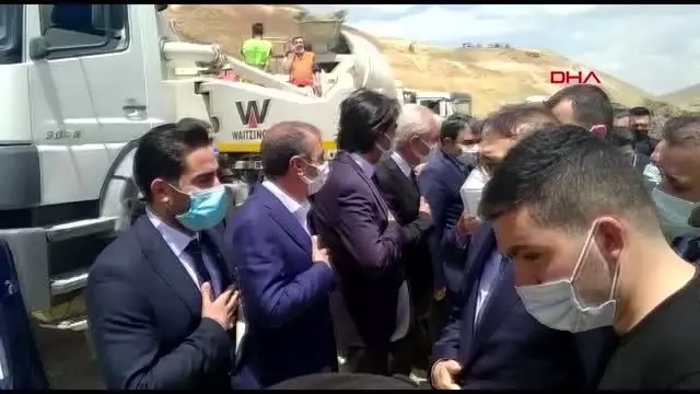 AĞRI MOLLAKARA'DA 20 TON ALTIN İLE 3,5 TON GÜMÜŞÜ ÇIKARACAK TESİSİN TEMELİ ATILDI AĞRI MOLLAKARA'DA 20 TON ALTIN İLE 3,5 TON GÜMÜŞÜ ÇIKARACAK TESİSİN TEMELİ ATILDI