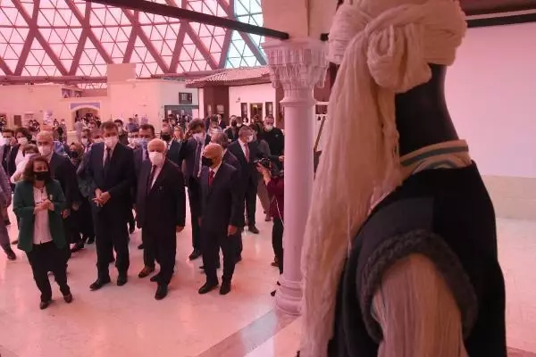 Son dakika haberleri: BAKAN SELÇUK YUNUS EMRE TÜRKÇEMİZİN YÜZ AKI OLARAK KIVANÇ VESİLEMİZDİR