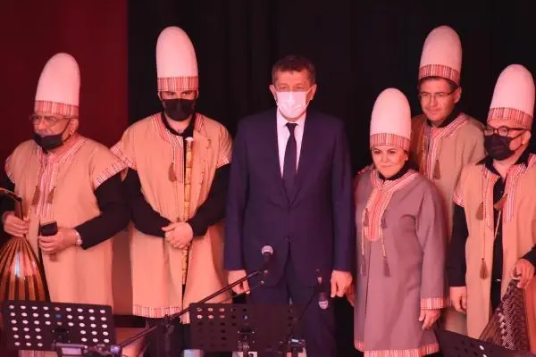 Son dakika haberleri: BAKAN SELÇUK YUNUS EMRE TÜRKÇEMİZİN YÜZ AKI OLARAK KIVANÇ VESİLEMİZDİR