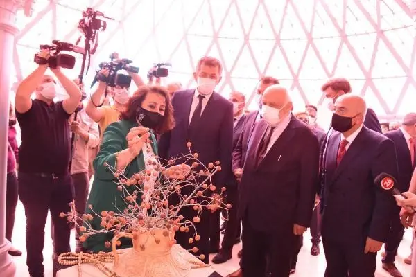 Son dakika haberleri: BAKAN SELÇUK YUNUS EMRE TÜRKÇEMİZİN YÜZ AKI OLARAK KIVANÇ VESİLEMİZDİR