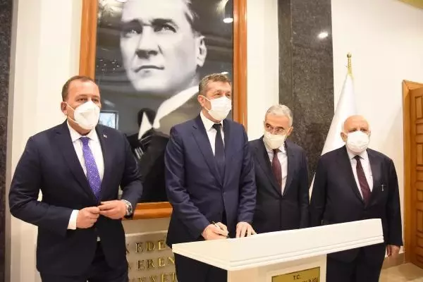 Son dakika haberleri: BAKAN SELÇUK YUNUS EMRE TÜRKÇEMİZİN YÜZ AKI OLARAK KIVANÇ VESİLEMİZDİR