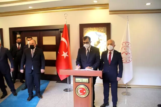 Bakan Varank ve Dönmez'den Ağrı Valiliğine ziyaret Bakan Varank ve Dönmez'den Ağrı Valiliğine ziyaret