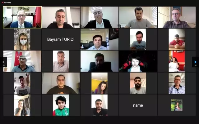 Başarılı spor spikeri ve sunucu Melih Gümüşbıçak, öğrencilerle bir araya geldi Başarılı spor spikeri ve sunucu Melih Gümüşbıçak, öğrencilerle bir araya geldi