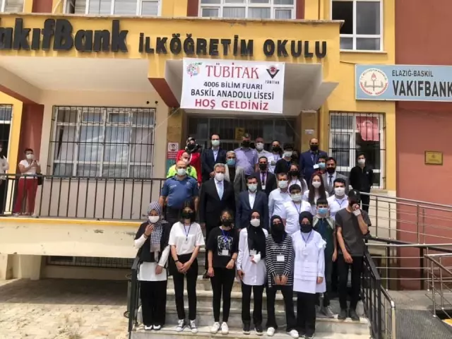 Baskil'de '4006 TÜBİTAK Bilim Fuarı' açıldı Baskil'de '4006 TÜBİTAK Bilim Fuarı' açıldı
