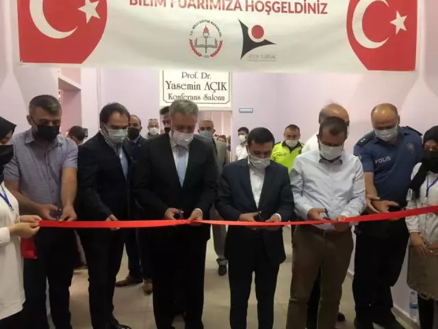 Baskil'de '4006 TÜBİTAK Bilim Fuarı' açıldı Baskil'de '4006 TÜBİTAK Bilim Fuarı' açıldı