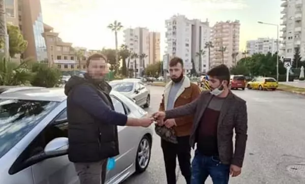 Benzediği kişiyi öldürüp, aracını satan Suriyeli, suçu ölen arkadaşına attı Benzediği kişiyi öldürüp, aracını satan Suriyeli, suçu ölen arkadaşına attı