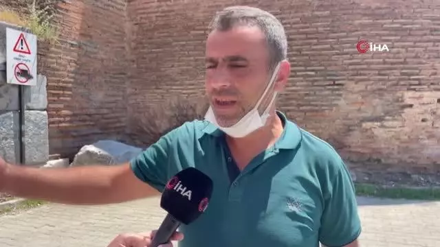 Binlerce yıllık surlar ilan-ı aşk tahtasına döndü Binlerce yıllık surlar ilan-ı aşk tahtasına döndü