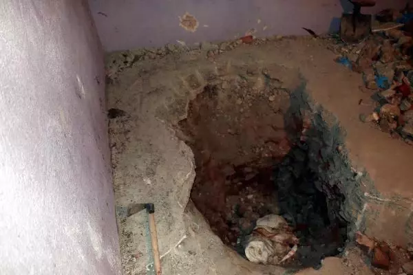Boğulup, tandıra gömülen çiftin katil zanlısı aile adliyede (3) Boğulup, tandıra gömülen çiftin katil zanlısı aile adliyede (3)