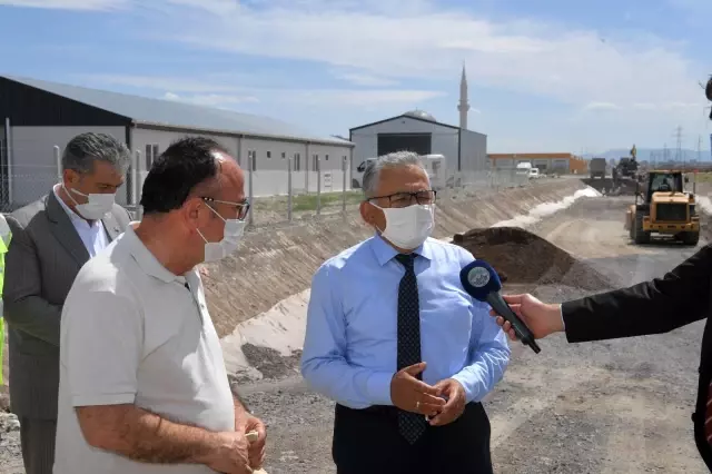 Büyükkılıç: 'Tramvay hattı çalışmalarımız aksamadan sürüyor' Büyükkılıç: 'Tramvay hattı çalışmalarımız aksamadan sürüyor'
