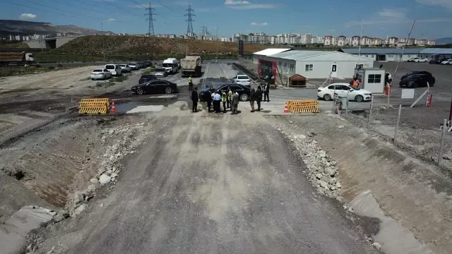 Büyükkılıç: 'Tramvay hattı çalışmalarımız aksamadan sürüyor' Büyükkılıç: 'Tramvay hattı çalışmalarımız aksamadan sürüyor'