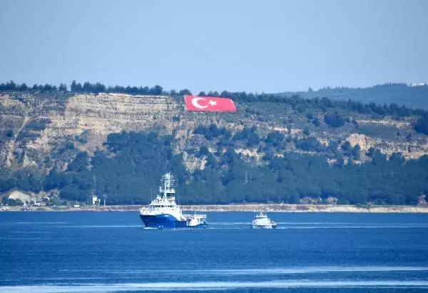 Son Dakika | ÇANAKKALE BOĞAZI'NDAN PEŞ PEŞE GEÇEN RUS SAVAŞ GEMİLERİ AKDENİZ'E İNİYOR Son Dakika | ÇANAKKALE BOĞAZI'NDAN PEŞ PEŞE GEÇEN RUS SAVAŞ GEMİLERİ AKDENİZ'E İNİYOR