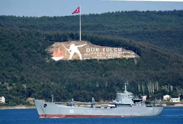 Son Dakika | ÇANAKKALE BOĞAZI'NDAN PEŞ PEŞE GEÇEN RUS SAVAŞ GEMİLERİ AKDENİZ'E İNİYOR Son Dakika | ÇANAKKALE BOĞAZI'NDAN PEŞ PEŞE GEÇEN RUS SAVAŞ GEMİLERİ AKDENİZ'E İNİYOR