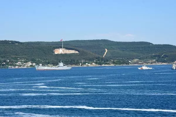 Son Dakika | ÇANAKKALE BOĞAZI'NDAN PEŞ PEŞE GEÇEN RUS SAVAŞ GEMİLERİ AKDENİZ'E İNİYOR Son Dakika | ÇANAKKALE BOĞAZI'NDAN PEŞ PEŞE GEÇEN RUS SAVAŞ GEMİLERİ AKDENİZ'E İNİYOR