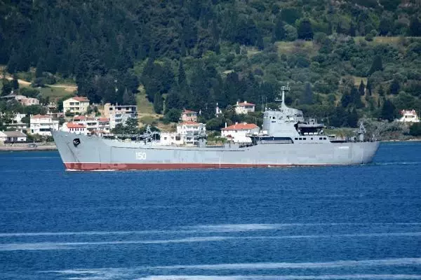 Son Dakika | ÇANAKKALE BOĞAZI'NDAN PEŞ PEŞE GEÇEN RUS SAVAŞ GEMİLERİ AKDENİZ'E İNİYOR Son Dakika | ÇANAKKALE BOĞAZI'NDAN PEŞ PEŞE GEÇEN RUS SAVAŞ GEMİLERİ AKDENİZ'E İNİYOR
