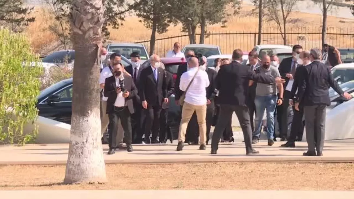 CHP Genel Başbakanı Kılıçdaroğlu, Fazıl Küçük ve Rauf Denktaş'ın anıt mezarlarını ziyaret etti