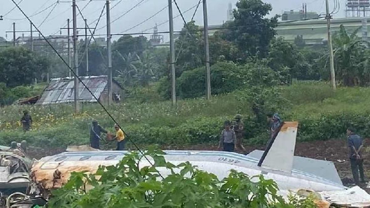 Darbeyle sarsılan Myanmar'da askeri uçak çelik fabrikasının üzerine düştü: 13 kişi öldü, 16 kişi yaralandı