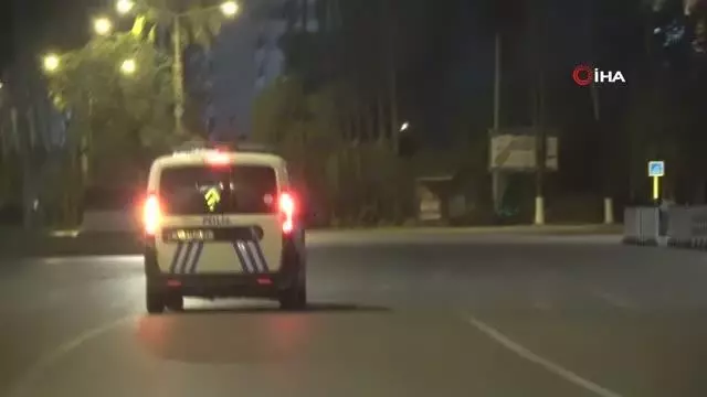 'Dur' ihtarına uymayan ehliyetsiz sürücü 15 kilometrelik kovalamacanın ardından yakalandı 'Dur' ihtarına uymayan ehliyetsiz sürücü 15 kilometrelik kovalamacanın ardından yakalandı