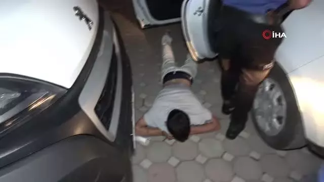 'Dur' ihtarına uymayan ehliyetsiz sürücü 15 kilometrelik kovalamacanın ardından yakalandı 'Dur' ihtarına uymayan ehliyetsiz sürücü 15 kilometrelik kovalamacanın ardından yakalandı