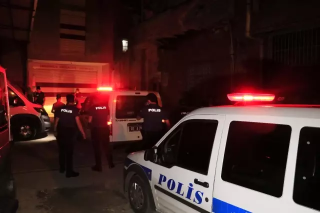 'Dur' ihtarına uymayan ehliyetsiz sürücü 15 kilometrelik kovalamacanın ardından yakalandı 'Dur' ihtarına uymayan ehliyetsiz sürücü 15 kilometrelik kovalamacanın ardından yakalandı