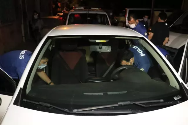 'Dur' ihtarına uymayan ehliyetsiz sürücü 15 kilometrelik kovalamacanın ardından yakalandı 'Dur' ihtarına uymayan ehliyetsiz sürücü 15 kilometrelik kovalamacanın ardından yakalandı