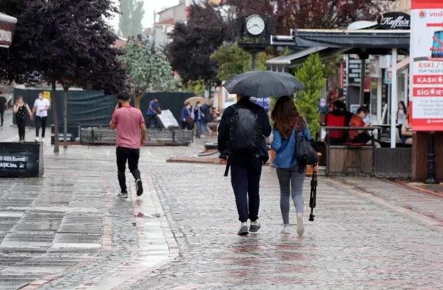 Sağanak geçişleri zaman zaman etkili oluyor Sağanak geçişleri zaman zaman etkili oluyor