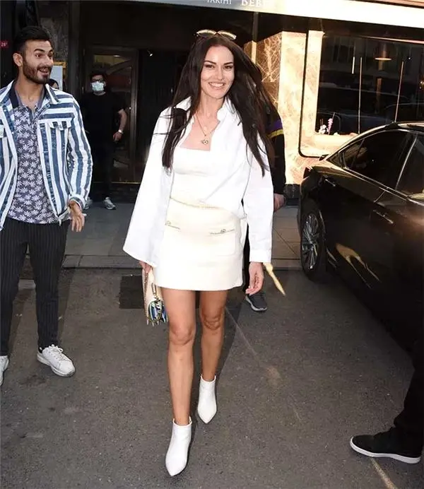 Fahriye Evcen'den sevenlerini üzen açıklama Fahriye Evcen'den sevenlerini üzen açıklama