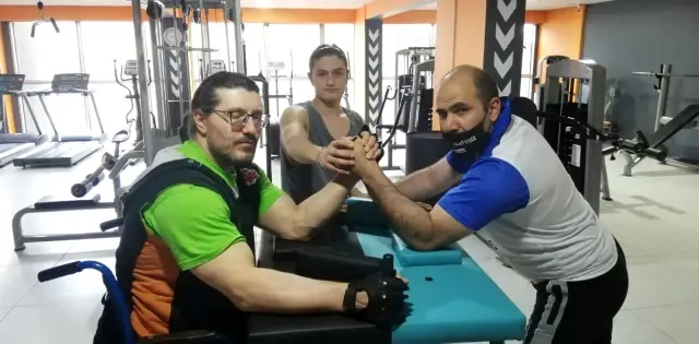 Gökhan Seven, Bilek Güreşi Dünya Şampiyonası'na hazırlanıyor Gökhan Seven, Bilek Güreşi Dünya Şampiyonası'na hazırlanıyor
