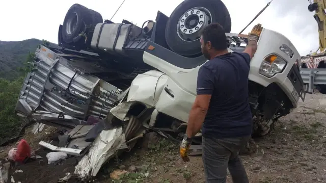 Son dakika gündem: GÜMÜŞHANE - Hayvan yüklü tır devrildi: 1 ölü (2) Son dakika gündem: GÜMÜŞHANE - Hayvan yüklü tır devrildi: 1 ölü (2)