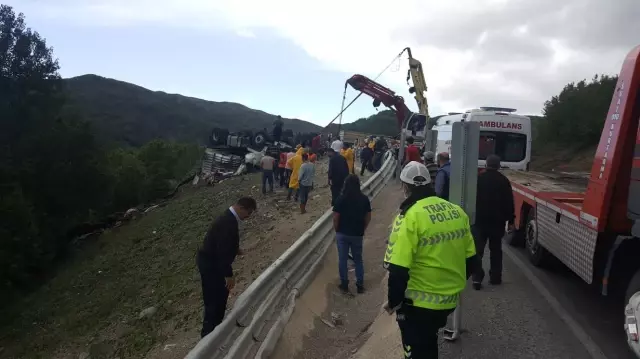 Son dakika gündem: GÜMÜŞHANE - Hayvan yüklü tır devrildi: 1 ölü (2) Son dakika gündem: GÜMÜŞHANE - Hayvan yüklü tır devrildi: 1 ölü (2)