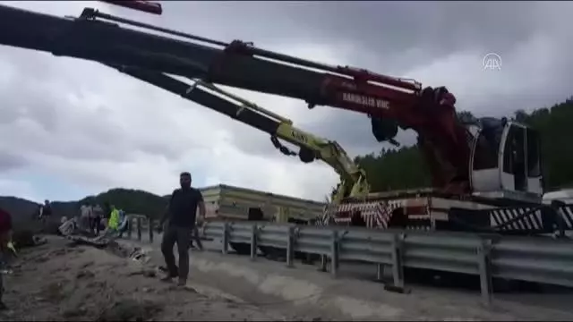 Son dakika gündem: GÜMÜŞHANE - Hayvan yüklü tır devrildi: 1 ölü (2) Son dakika gündem: GÜMÜŞHANE - Hayvan yüklü tır devrildi: 1 ölü (2)