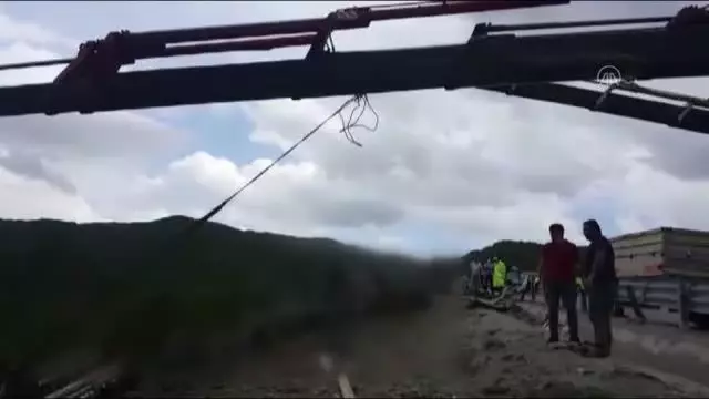 Son dakika gündem: GÜMÜŞHANE - Hayvan yüklü tır devrildi: 1 ölü (2) Son dakika gündem: GÜMÜŞHANE - Hayvan yüklü tır devrildi: 1 ölü (2)