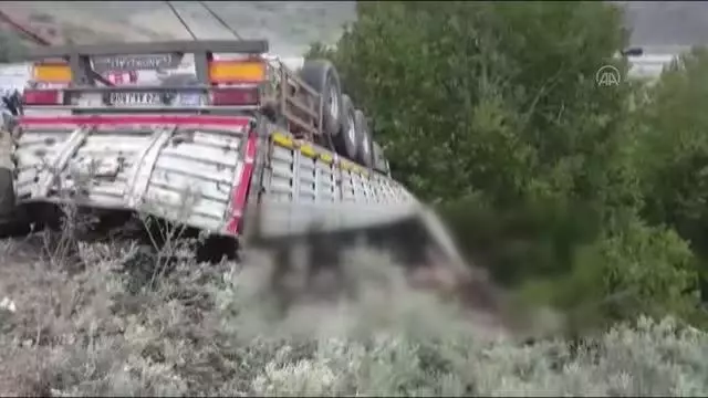 Son dakika gündem: GÜMÜŞHANE - Hayvan yüklü tır devrildi: 1 ölü (2) Son dakika gündem: GÜMÜŞHANE - Hayvan yüklü tır devrildi: 1 ölü (2)