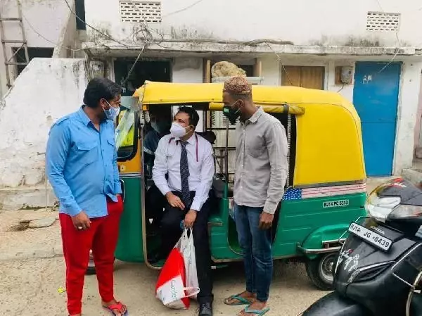 Hindistan'da hayat kurtaran girişim: Doktorlar Yolda Hindistan'da hayat kurtaran girişim: Doktorlar Yolda