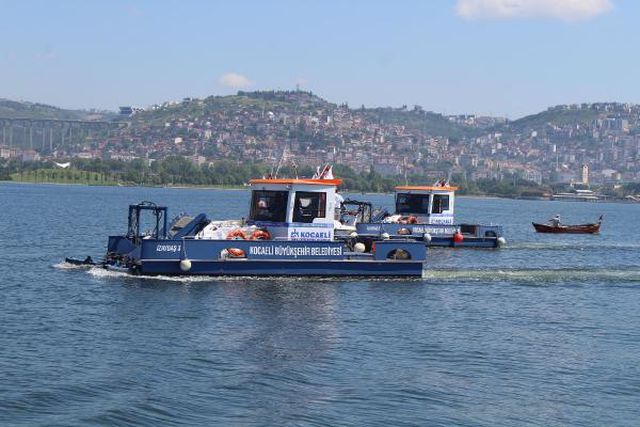 izmit korfezi nde musilaj kismen temizlendi 3 14191659 o