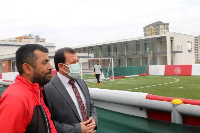 Kabakcı. Görme Engelliler Futbol Milli takımının antrenmanını izledi Kabakcı. Görme Engelliler Futbol Milli takımının antrenmanını izledi
