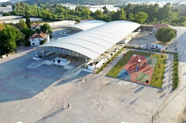 Kaş'a kapalı pazaryeri ve bisiklet yolu açılıyor Kaş'a kapalı pazaryeri ve bisiklet yolu açılıyor