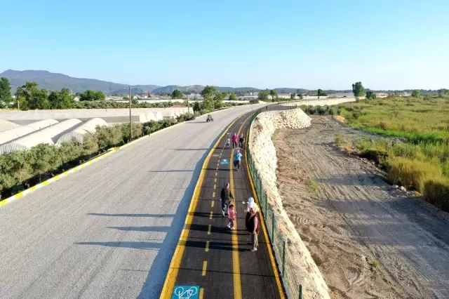 Kaş'a kapalı pazaryeri ve bisiklet yolu açılıyor Kaş'a kapalı pazaryeri ve bisiklet yolu açılıyor