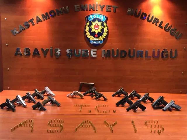 Son dakika: Cinayet zanlısı polis ekiplerinin denetiminde yakalandı Son dakika: Cinayet zanlısı polis ekiplerinin denetiminde yakalandı