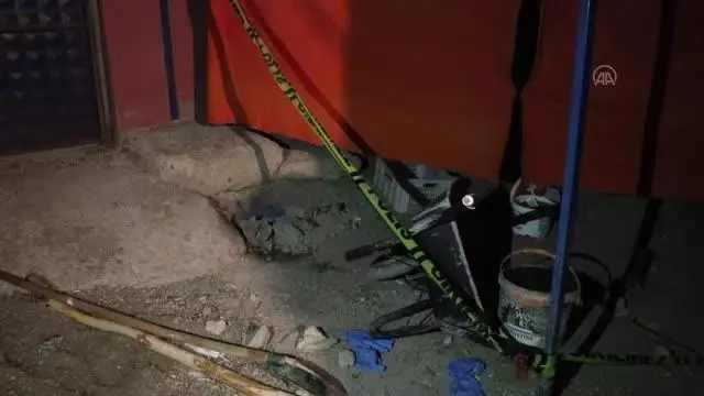 Kayıp iki kişinin cesedi bir evin tandırında gömülü bulundu Kayıp iki kişinin cesedi bir evin tandırında gömülü bulundu